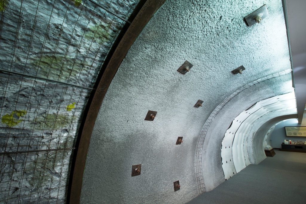 雪山隧道文物館-鑽炸法施工步驟展示牆